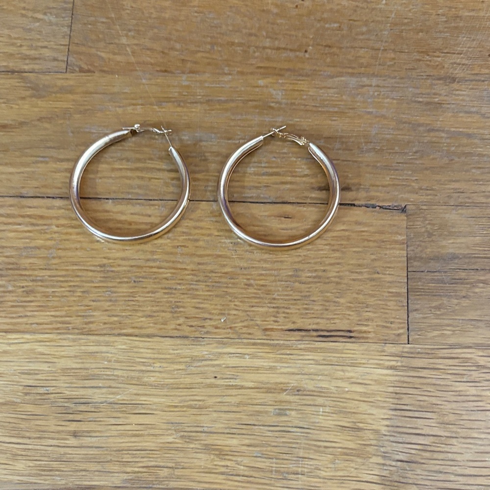 SHEIN Gold Hoop Earrings